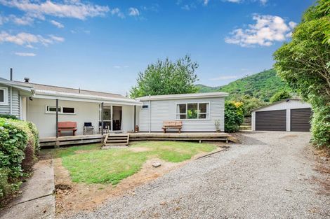 Photo of property in 5 Winara Avenue, Waikanae, 5036