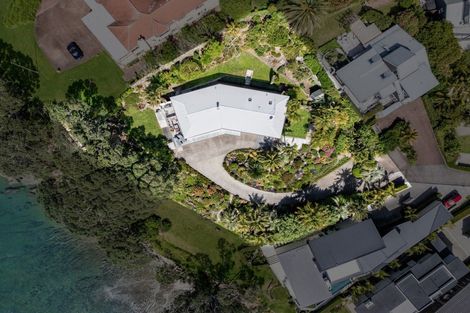 Photo of property in 33 Chelverton Terrace, Red Beach, 0932