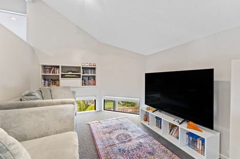 Photo of property in 34 Lagoon Way, West Harbour, Auckland, 0618