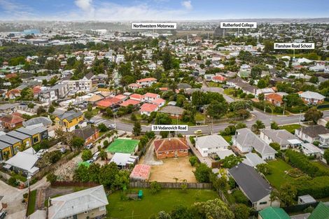 Photo of property in 18 Vodanovich Road, Te Atatu South, Auckland, 0610