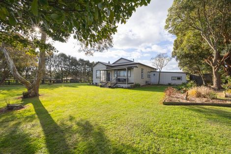 Photo of property in 658 Roberts Line, Kelvin Grove, Palmerston North, 4470