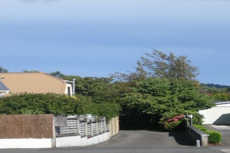 Photo of property in 2/4 Sutherland Avenue, Silverstream, Upper Hutt, 5019