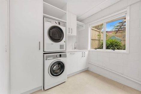 Photo of property in 20 Gulf Crest, Bucklands Beach, Auckland, 2012