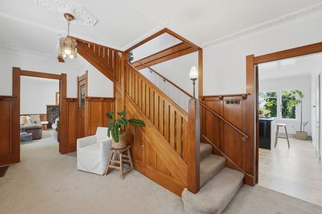 Photo of property in 6 Ridge Lane, New Plymouth, 4310