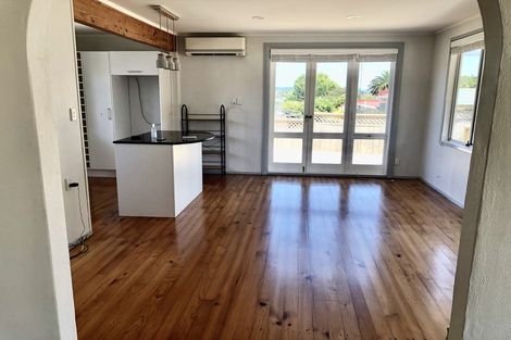 Photo of property in 30 Windy Ridge Road, Glenfield, Auckland, 0629