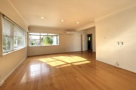 Photo of property in 2/17 Spencer Terrace, Hauraki, Auckland, 0622