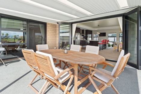 Photo of property in 8 Erin Jane Place, One Tree Point, 0118