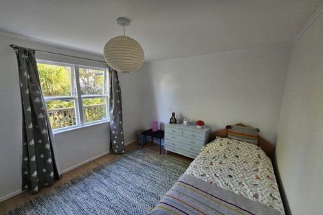 Photo of property in 5 Bayside Avenue, Te Atatu Peninsula, Auckland, 0610