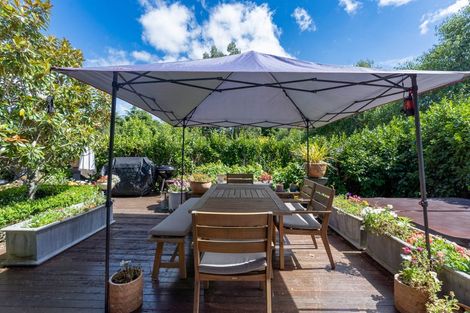 Photo of property in 1 Holden Way, Fitzherbert, Palmerston North, 4471