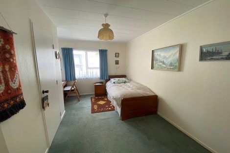 Photo of property in 8 Curacao Place, Grenada Village, Wellington, 6037