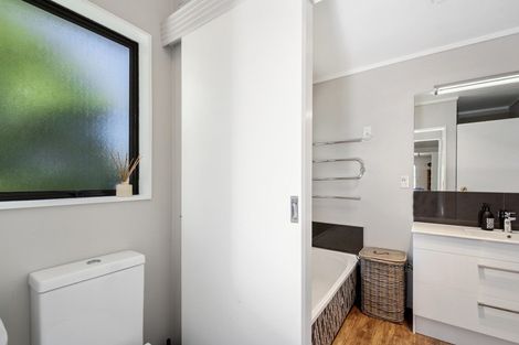 Photo of property in 16 Ward Place, Richmond Heights, Taupo, 3330