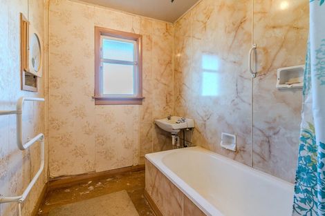 Photo of property in 21 Seaview Terrace, Kew, Dunedin, 9012