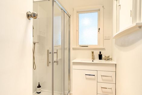 Photo of property in 36 Oxford Street, Fairfield, Hamilton, 3214