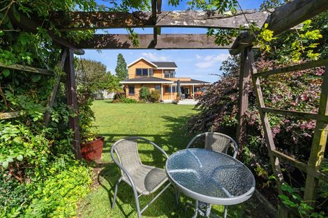 Photo of property in 17 Randell Place, Te Puke, 3119