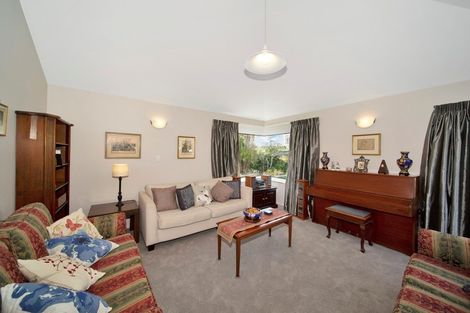 Photo of property in 6a Spencer Place, Merrilands, New Plymouth, 4312