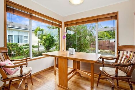 Photo of property in 42 Turville Crescent, Newlands, Wellington, 6037