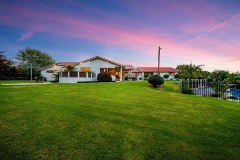 Photo of property in 15 Kaipara Road, Papakura, 2582
