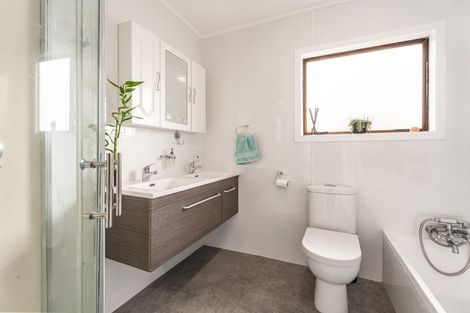 Photo of property in 38 Whanga Crescent, Titahi Bay, Porirua, 5022