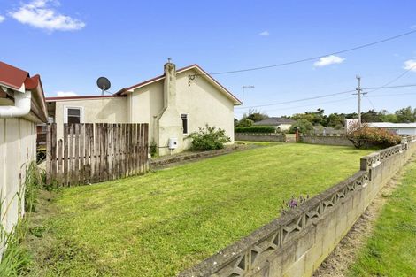 Photo of property in 72 Avenue Road, Foxton, 4814