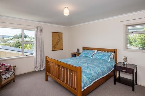 Photo of property in 6 Brydon Way, Paparangi, Wellington, 6037