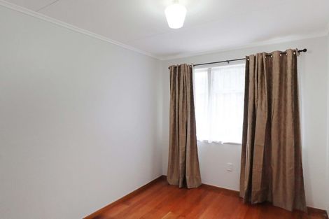 Photo of property in 22 Victory Crescent, Tawa, Wellington, 5028