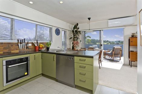 Photo of property in 3/100 Aberdeen Road, Campbells Bay, Auckland, 0620
