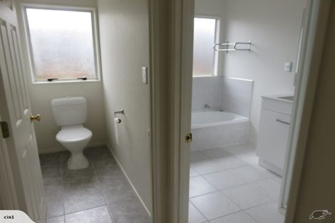 Photo of property in 21 Bard Place, Golflands, Auckland, 2013