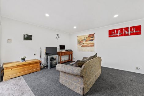 Photo of property in 92 Heta Road, Highlands Park, New Plymouth, 4312