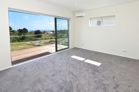 Photo of property in 14 Ruth Craig Place, Stanmore Bay, Whangaparaoa, 0932