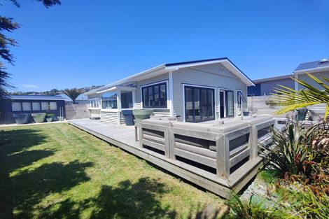 Photo of property in 35 Aparima Avenue, Miramar, Wellington, 6022