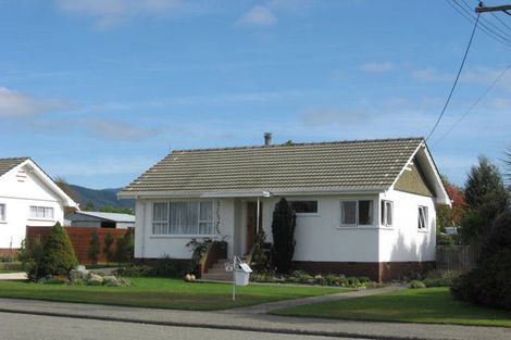 Photo of property in 6 Holmes Street, Waimate, 7924