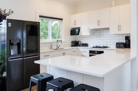 Photo of property in 32 Manson Street, Terrace End, Palmerston North, 4410