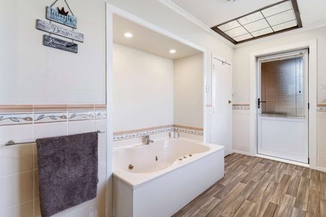 Photo of property in 13 Crossleigh Crescent, Balclutha, 9230