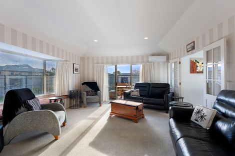 Photo of property in 28 Realm Drive, Paraparaumu, 5032