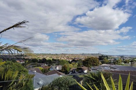 Photo of property in 1/11 Cambric Place, Botany Downs, Auckland, 2010