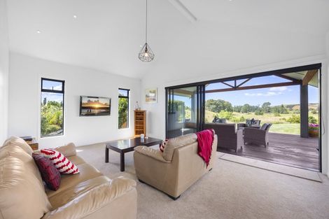 Photo of property in 212 Monument Road, Clevedon, Papakura, 2582