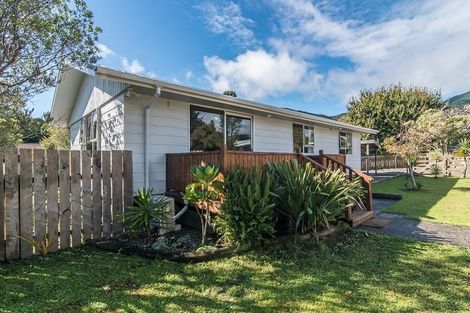 Photo of property in 32 Hookway Grove, Paraparaumu, 5032