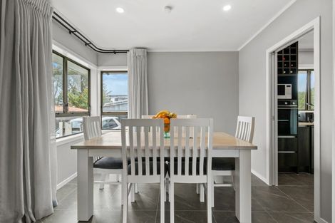 Photo of property in 14 Nicola Place, Mangere, Auckland, 2022