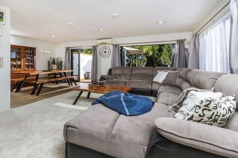 Photo of property in 3a Domain Road, Weymouth, Auckland, 2103