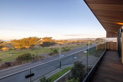 Photo of property in 320 Marine Parade, New Brighton, Christchurch, 8061