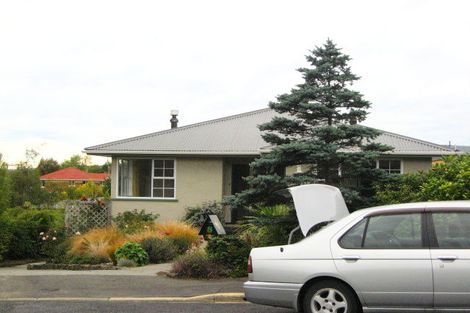 Photo of property in 8 Freyberg Road, Fairfield, Dunedin, 9018
