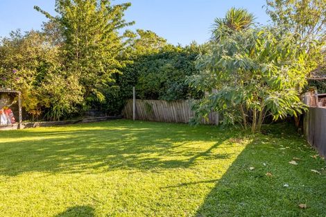 Photo of property in 84 Pioneer Road, Moturoa, New Plymouth, 4310