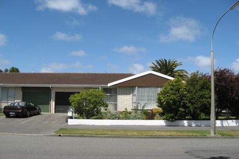 Photo of property in 2 Karnak Crescent, Russley, Christchurch, 8042