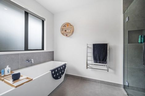 Photo of property in 124 Highland Drive, Acacia Bay, Taupo, 3385