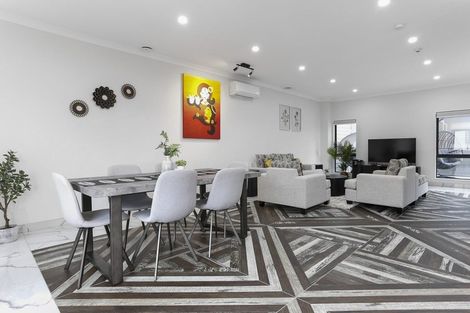 Photo of property in 4225d Great North Road, Glendene, Auckland, 0602