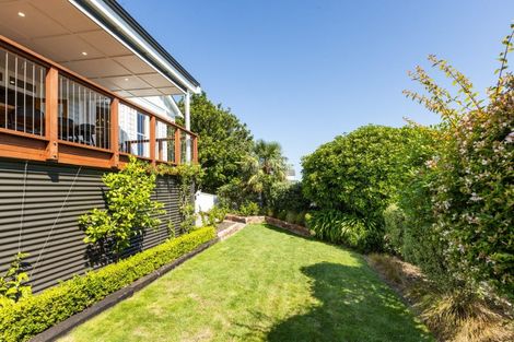 Photo of property in 1 Roslyn Road, Bluff Hill, Napier, 4110
