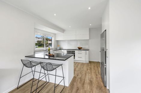 Photo of property in 16 Andrea Place, Sunnyhills, Auckland, 2010