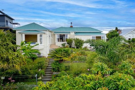 Photo of property in 13 Roslyn Road, Bluff Hill, Napier, 4110
