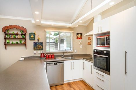 Photo of property in 16 Antrim Place, Hokowhitu, Palmerston North, 4410