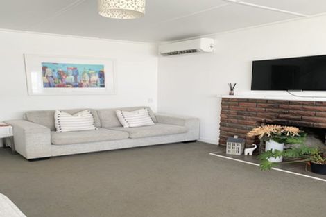 Photo of property in 52 Beach Haven Road, Beach Haven, Auckland, 0626